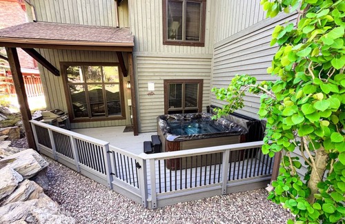 Whitefish Condo | 266 m² Condo ∙ 3 bedrooms ∙ 12 guests