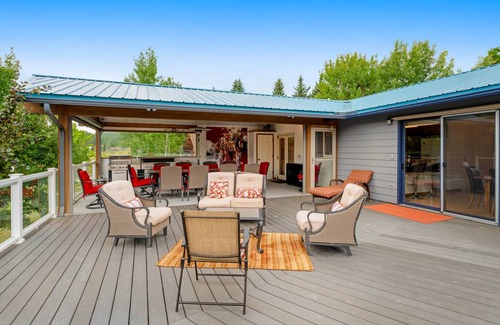 Lakeside House | 305 m² House ∙ 4 bedrooms ∙ 8 guests