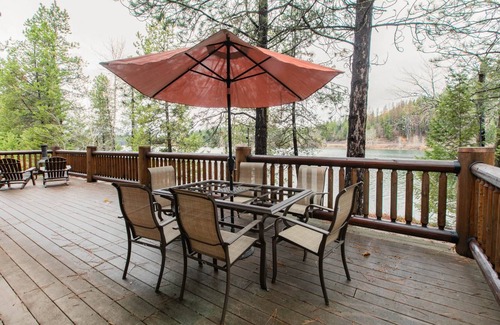 West Glacier Cabin | 310 m² Cabin ∙ 3 bedrooms ∙ 4 guests