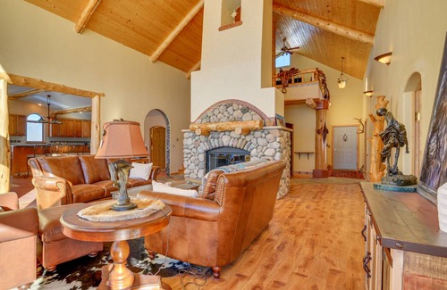Red Lodge House | 390 m² House ∙ 3 bedrooms ∙ 8 guests