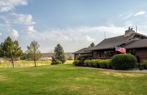 Ennis House | 4-bedroom house in amazing Ennis with WiFi, AC