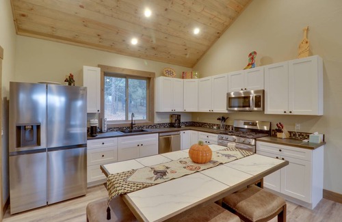 Woods Bay Cottage | 88 m² Cabin ∙ 2 bedrooms ∙ 4 guests