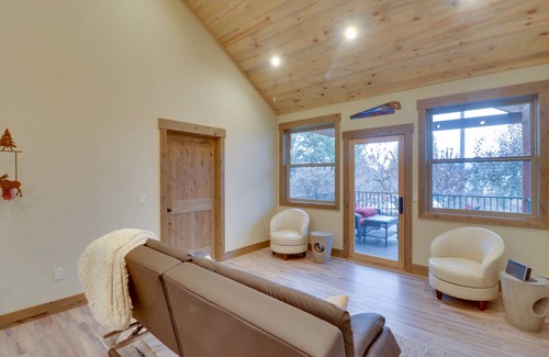 Woods Bay Cottage | 88 m² Cabin ∙ 2 bedrooms ∙ 4 guests