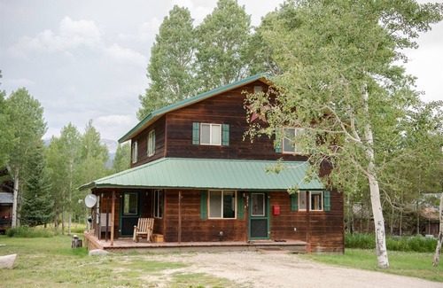 Lazy Acres House | Alpine Star Lodge - Roam Property Management