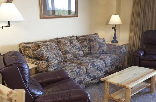 Whitefish Apartment | Beautiful 1 bedroom unit at resort, sleeps 4