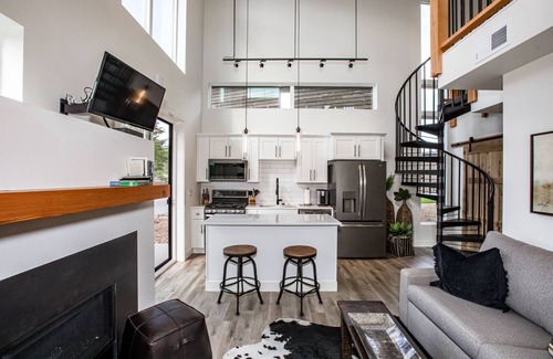 Whitefish House | Beautiful 1BD w/ Loft at The Quarry! Amazing Amenities & close to all the fun
