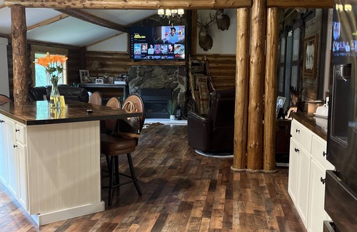 Alberton Cabin | Beautiful cabin with a creek running through it.