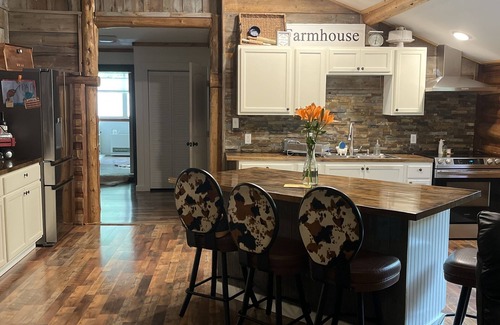 Alberton Cabin | Beautiful cabin with a creek running through it.