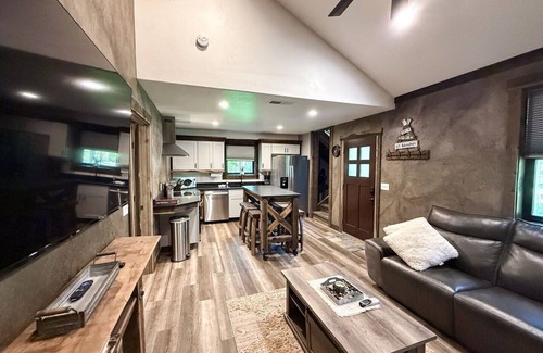Whitefish House | Bison Ridge Cabin #4 | 4BR Getaway w/Hot Tub, Fire Pit & Grill | Sleeps 10!
