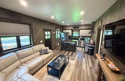 Whitefish House | Bison Ridge Cabin #5 | 4BR Getaway w/Hot Tub, Fire Pit & Grill | Sleeps 10!
