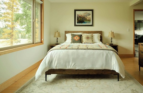 Superior House | Black Bear Lodge - Alpine Falls Ranch