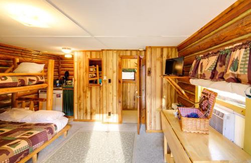 De Borgia Apartment | Black Diamond Guest Ranch Studio Hike and Fish