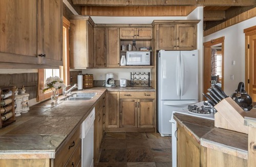 Big Sky House | Book a Holiday Stay Today! Private Mountain Haven with Sweeping Views! Hot Tub!