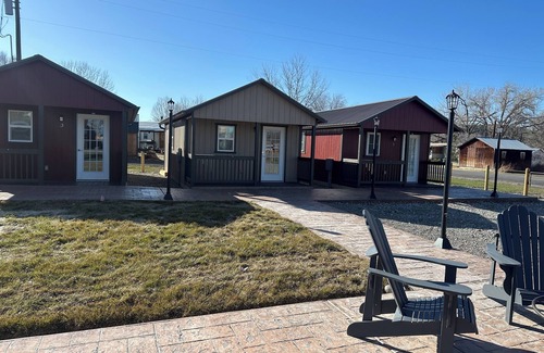 Reed Point Cabin | Cabin 2 in lovely Reed Point with AC