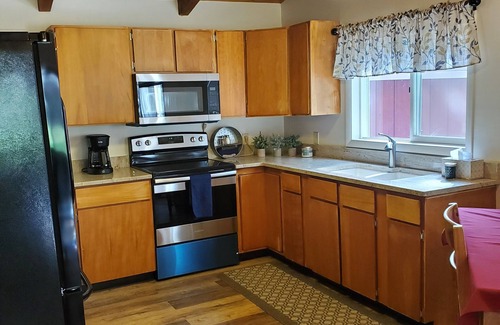 Eureka Cabin | Cabin in the woods, ideal for long stays.