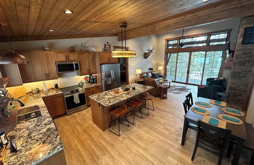Columbia Falls House | Cardinal Cottage A Bailey Lake Retreat W/HotTub
