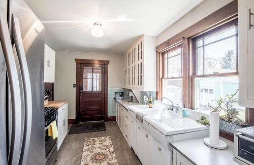 Ennis Cottage | Charming Downtown Ennis Executive Home!