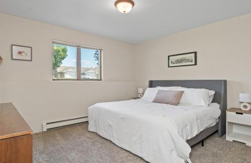 Great Falls Apartment | Chic Central Nook