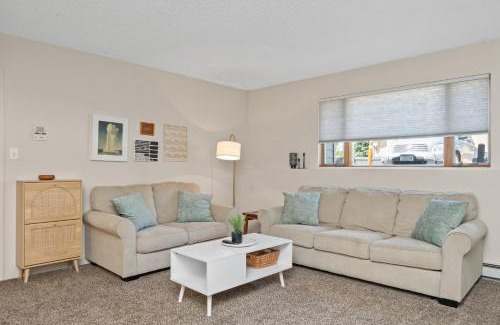 Great Falls Apartment | Chic Central Nook