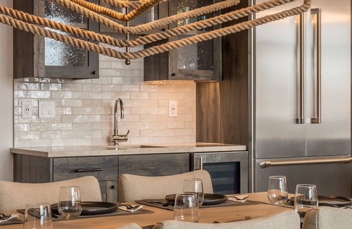 Big Sky House | Chic Ski-in/out Home! Hot Tub, Hearth, Boot Dryer, Views, 2m to Resort!