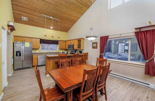 Big Sky House | Condo w/private hot tub & fireplace close to Big Sky Resort & Town Center - Firelight Retreat