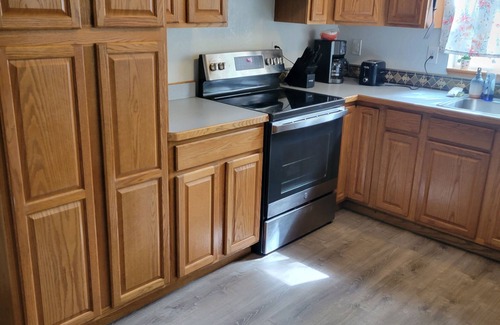 Westside House | Cozy home centrally located with a hot tub