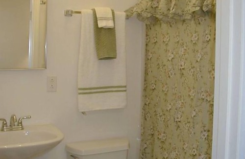 Downtown Bozeman Condo | Cozy home in historic Downtown Bozeman, amazing location - Fish Tales on Main Street!