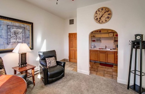 Downtown Bozeman Condo | Cute flat in Downtown Bozeman w/high ceilings & great location - Smart and Sassy on Main Street!