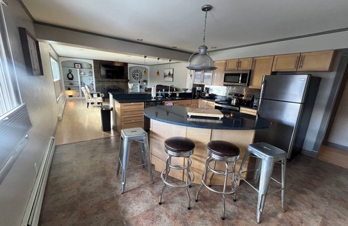 Heart of Missoula Condo | Downtown Cozy 4-bedroom condo with AC, WiFi in lovely Missoula