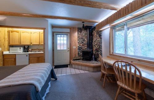 Eureka House | Fishing Cabin in the Woods