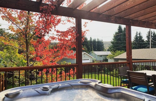 Red Lodge House | Harvest Moon is residential gem, quaint, cozy, hot tub, near downtown Red Lodge!