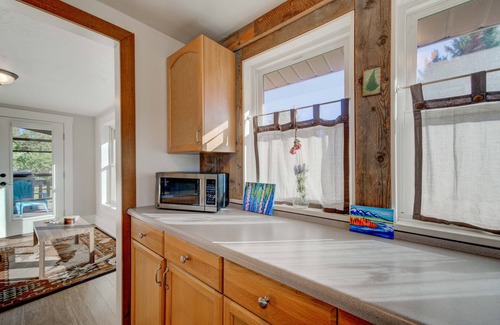 Ennis House | Historic Downtown Ennis Escape