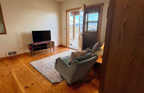Sheridan Apartment | Hunter’s Haven studio apartment in Sheridan