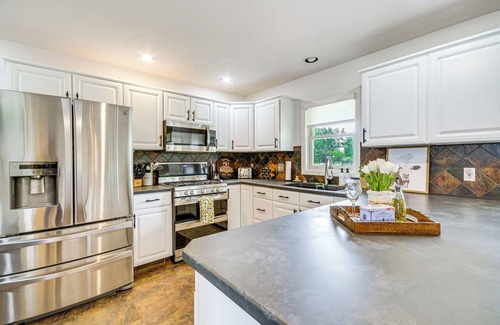 Roberts House | Lovely Roberts Home w/Patio & Mountain Views!