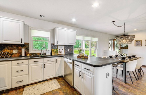 Roberts House | Lovely Roberts Home w/Patio & Mountain Views!