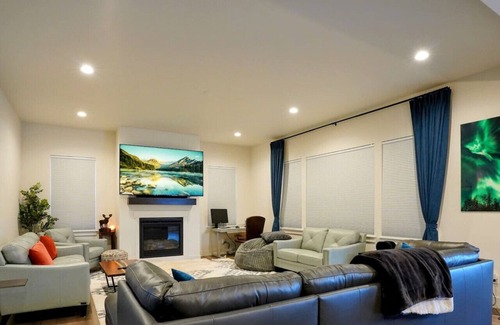 Bozeman House | Luxe 4BR Home with Hot Tub & Sauna
