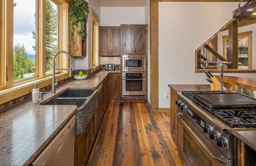 Big Sky Apartment | Luxury Mountain Retreat