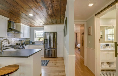 Franklin to the Fort House | MidtownEcoModernFarmhouse PrivateParking FencedYard BrooklineSheets PetFriendly