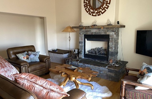 Bozeman House | Montana ranch house sunrise sunset views & fields