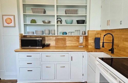 Lewistown Apartment | Monthly Rental! Easy In, Easy Out. Street Parking. Washer Dryer Onsite.