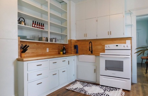 Lewistown Apartment | Monthly Rental! Easy In, Easy Out. Street Parking. Washer Dryer Onsite.