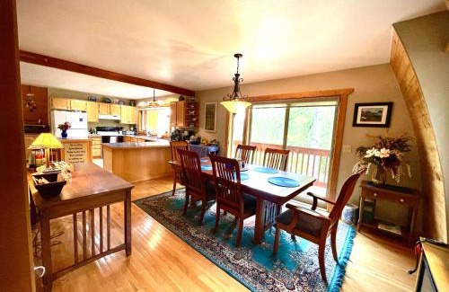 Columbia Falls Hotel | Moss Mountain Inn