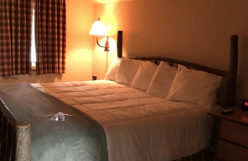 Woods Bay Cabin | Mountain Lake Lodge