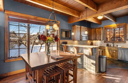 Big Sky Condo | NEW! Laughing Moose Lodge. Stunning Mtn Views, Fireplace, Billiards, Hot Tub.