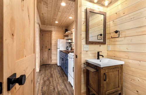 Polebridge Cabin | One of a kind views of Glacier National Park! Summit Cabin at Thunderbird Ridge.