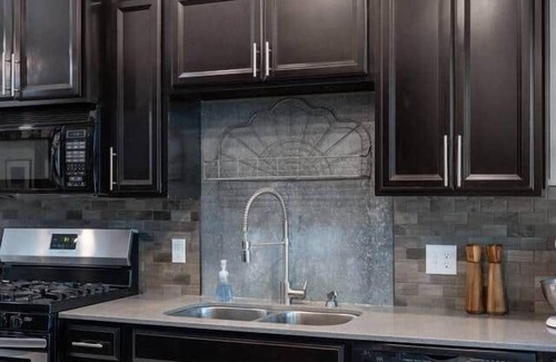 North Park House | Pet-Friendly Modern Stay by Downtown & Airport