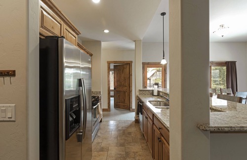 Whitefish Condo | Pines 4 bedroom condo just steps to slope! AC for those hot summer days/underground parking