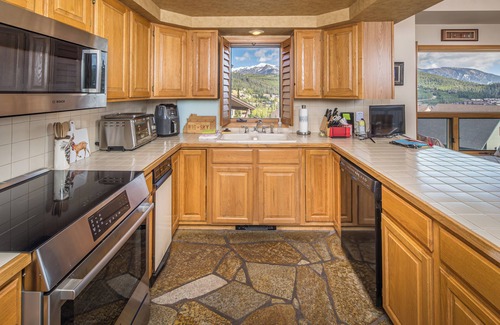 Big Sky House | Private hot tub, ski in/ski out and close to Big Sky Resort