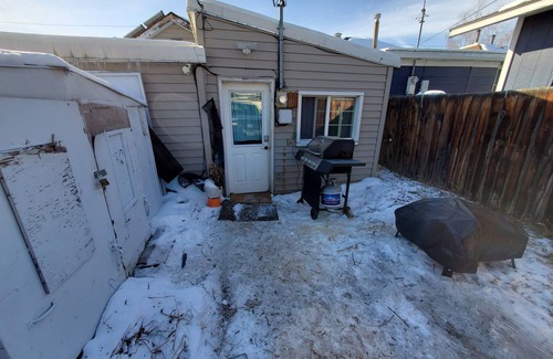 Butte House | Quiet Cozy Tiny House Near Everything
