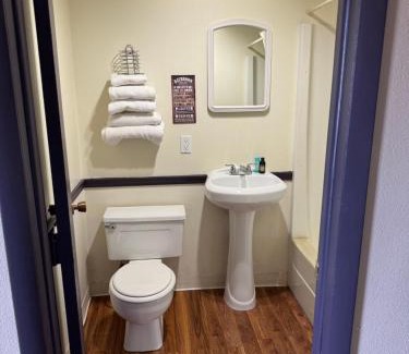 Glasgow Hotel | Rustic Lodge